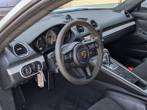 Used 2022 Porsche 718 Cayman GT4 image 4