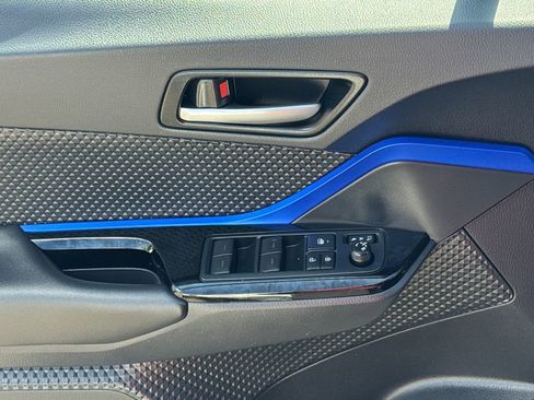 Used 2020 Toyota C-HR XLE FWD image 34