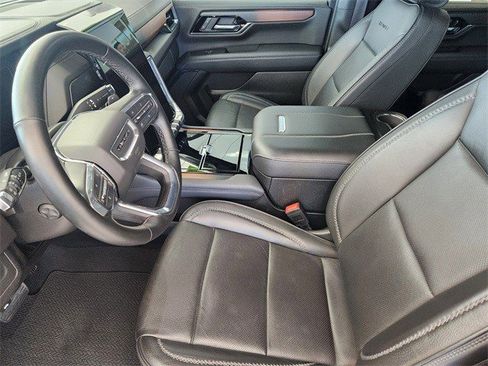 Certified 2025 GMC Yukon Denali image 6