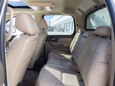 Used 2011 Chevrolet Avalanche LTZ AWD/4WD image 32