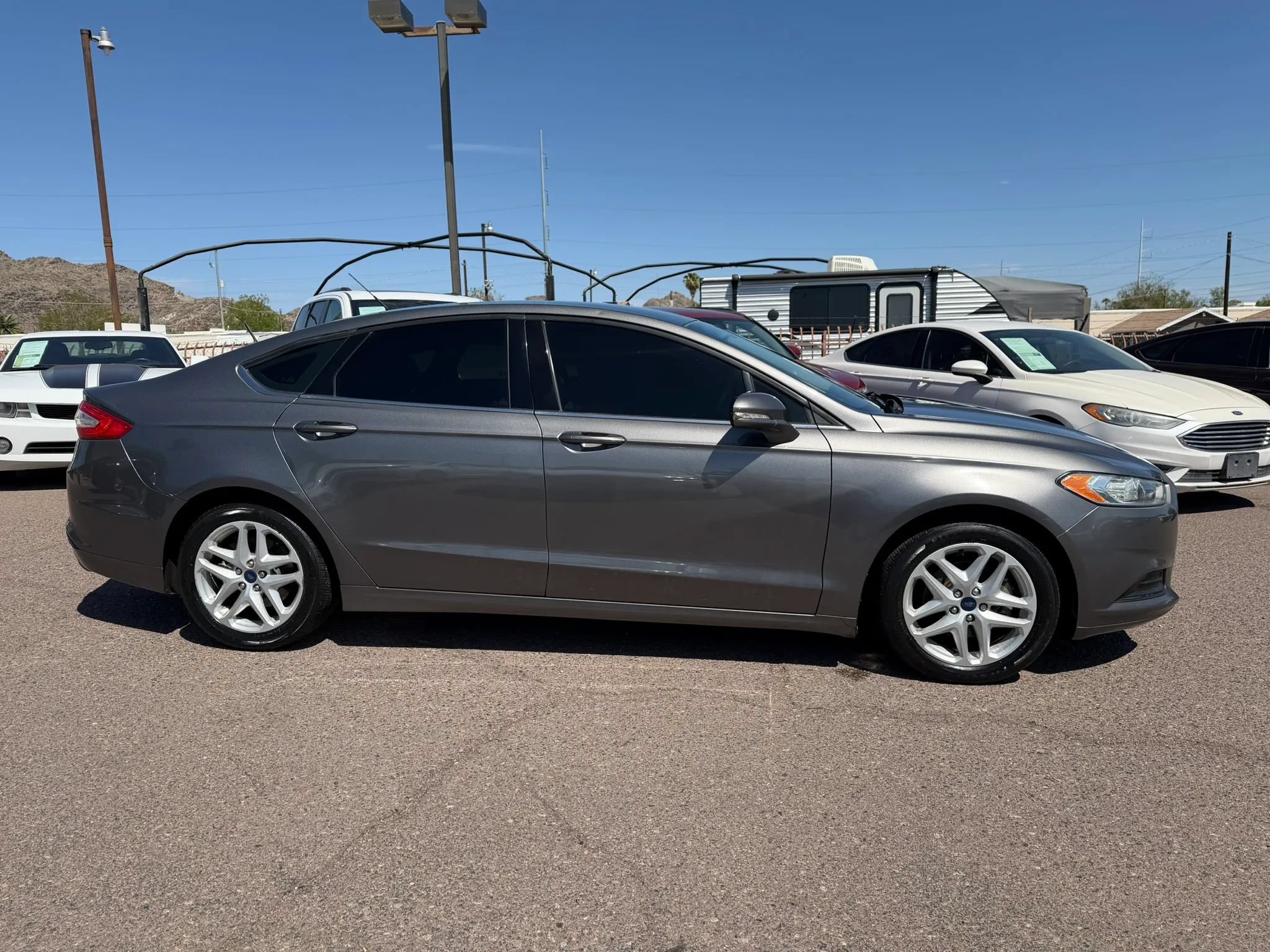 Used 2014 Ford Fusion SE FWD image 4