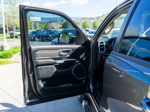 Used 2019 RAM 1500 Laramie AWD/4WD image 15
