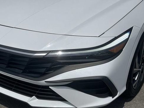 Certified 2025 Hyundai Elantra Sport FWD image 9
