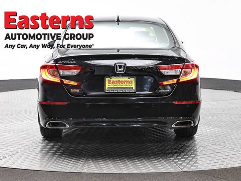 Used 2018 Honda Accord Touring image 6