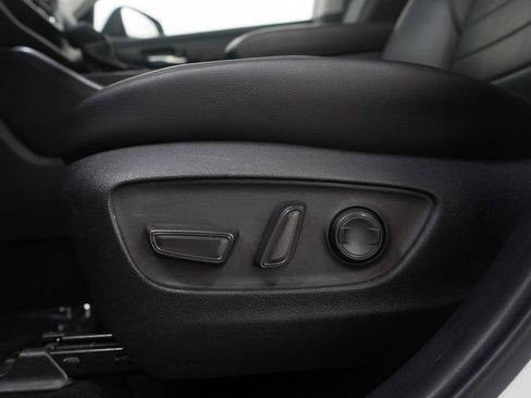 Used 2024 Toyota Highlander XLE image 24