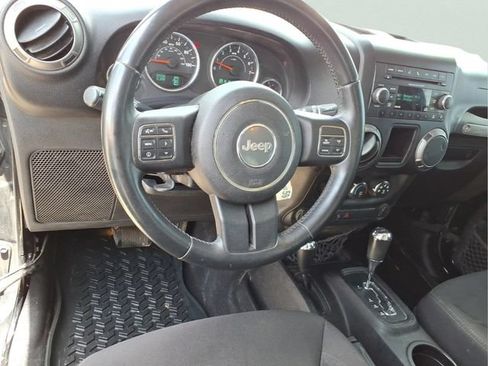 Used 2013 Jeep Wrangler Sport w/ Connectivity Group AWD/4WD image 9