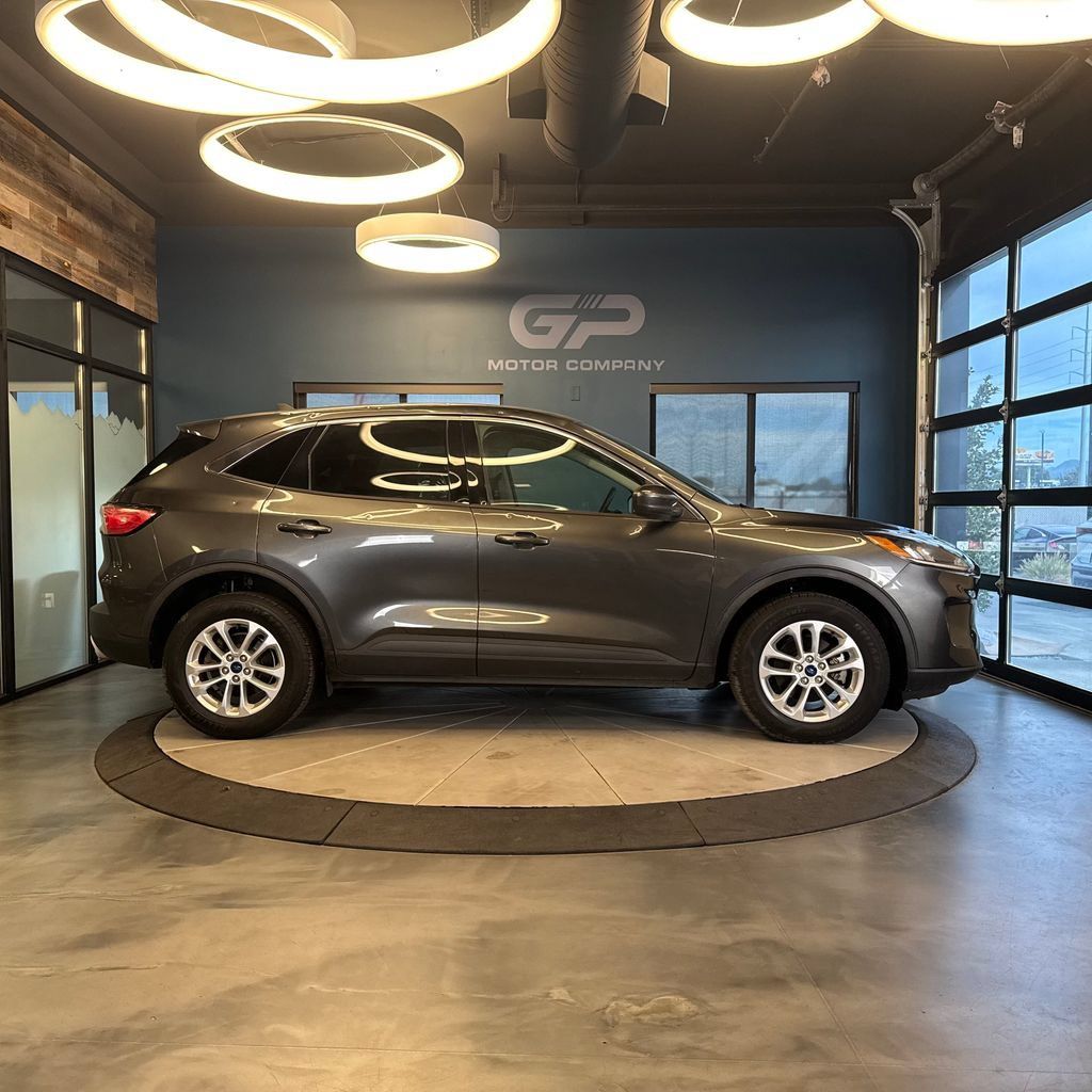 Used 2020 Ford Escape SE AWD/4WD image 2