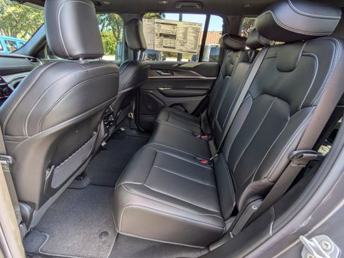 New 2025 Jeep Grand Cherokee Limited w/ Luxury Tech Group II image 15