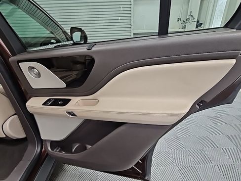 Used 2020 Lincoln Aviator Reserve w/ Equipment Group 202A image 43