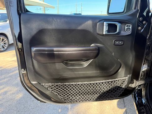 Used 2018 Jeep Wrangler Unlimited Sport S image 21