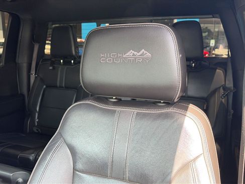 Used 2019 Chevrolet Silverado 1500 High Country w/ Technology Package AWD/4WD image 14