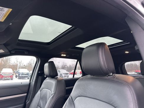 Used 2018 Ford Explorer XLT w/ Equipment Group 202A image 10