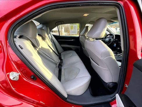 Used 2021 Toyota Camry SE image 16