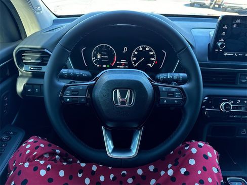 New 2025 Honda Pilot Touring image 14