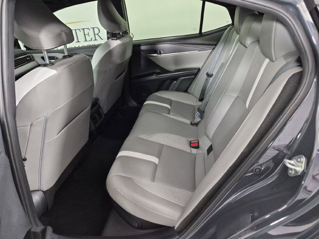 Used 2025 Toyota Camry SE FWD image 30
