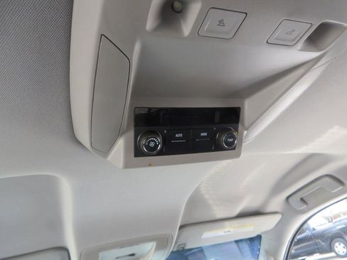 Used 2017 Chevrolet Suburban 2WD image 22