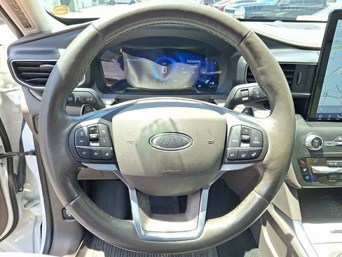 Used 2020 Ford Explorer Platinum w/ Premium Technology Package AWD/4WD image 17