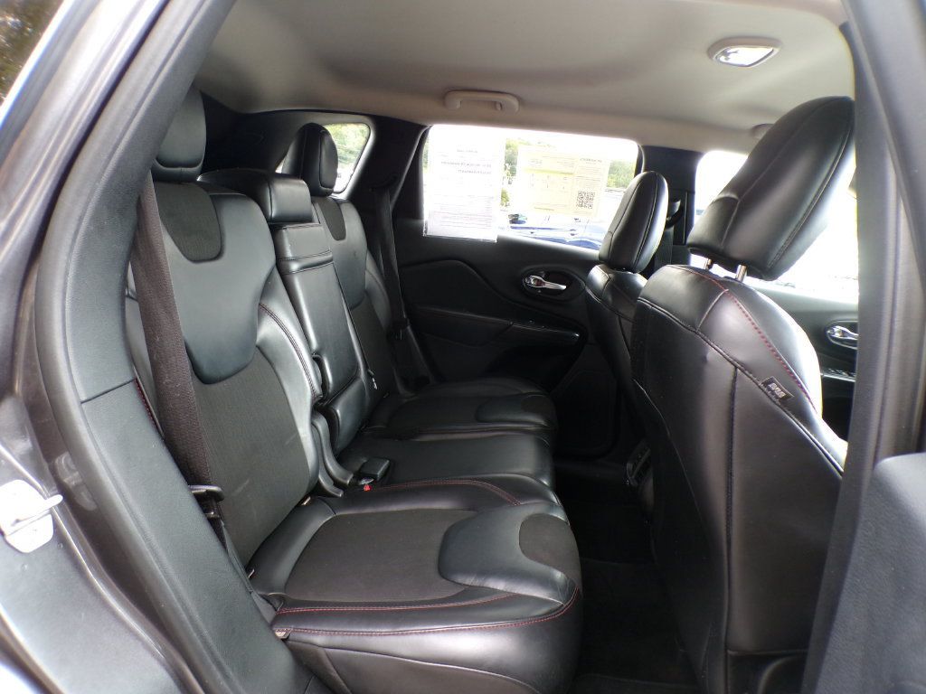 Used 2016 Jeep Cherokee Trailhawk AWD/4WD image 20