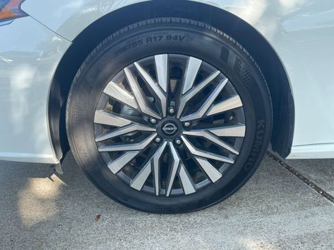 Used 2025 Nissan Altima 2.5 SV image 33