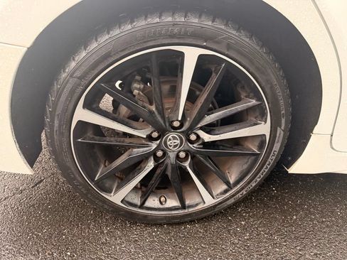 Used 2019 Toyota Camry XSE w/ Navigation Package FWD image 9