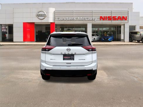 Used 2024 Nissan Rogue Platinum w/ Platinum Premium Package image 4