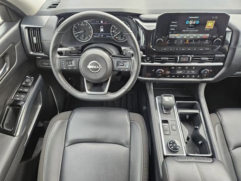 Used 2025 Nissan Pathfinder SL AWD/4WD image 32
