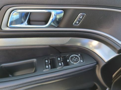 Used 2018 Ford Explorer XLT w/ Equipment Group 202A image 17