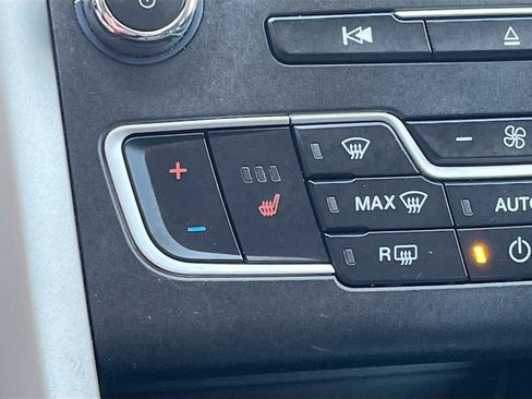 Used 2016 Ford Fusion Energi SE FWD image 19