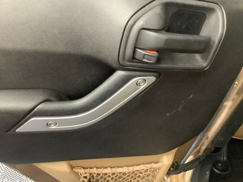 Used 2015 Jeep Wrangler Unlimited Rubicon AWD/4WD image 5