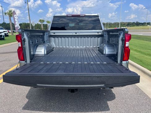 Used 2024 Chevrolet Silverado 1500 RST w/ Z71 Off-Road Package AWD/4WD image 9