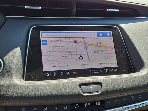 Used 2023 Cadillac XT4 Luxury w/ Cold Weather Package FWD image 19