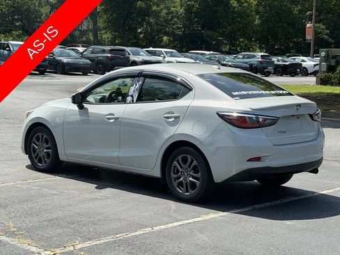 Used 2019 Toyota Yaris LE FWD image 3