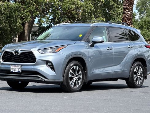 Used 2022 Toyota Highlander XLE FWD image 7