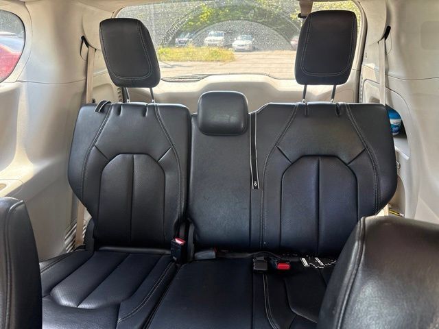 Used 2022 Chrysler Pacifica Touring-L FWD image 18