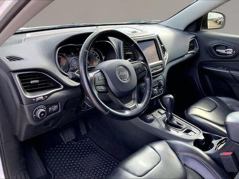 Used 2020 Jeep Cherokee Trailhawk w/ Cold Weather Group AWD/4WD image 13