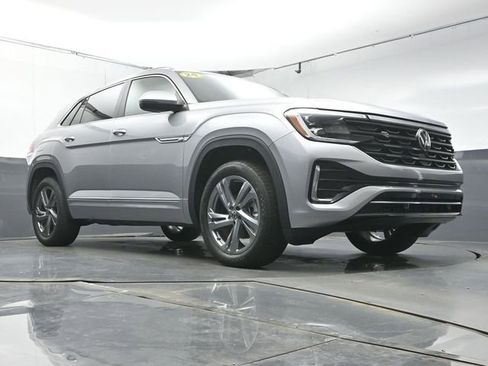 Used 2024 Volkswagen Atlas Cross Sport SEL R-Line AWD/4WD image 34