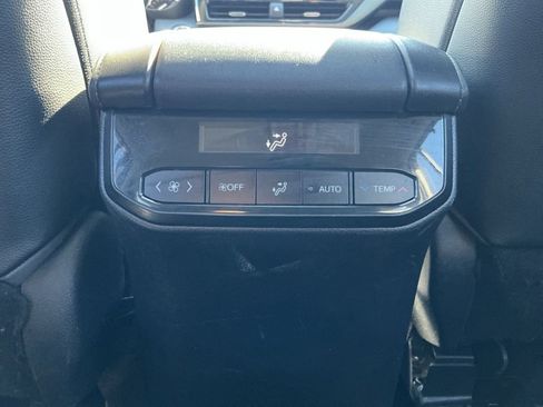 Used 2022 Toyota Highlander XLE AWD/4WD image 31