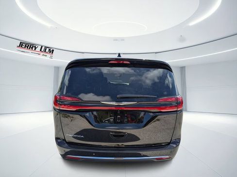 New 2026 Chrysler Pacifica Select FWD image 4
