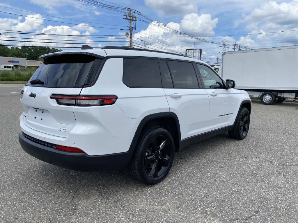 Used 2023 Jeep Grand Cherokee L Laredo AWD/4WD image 3