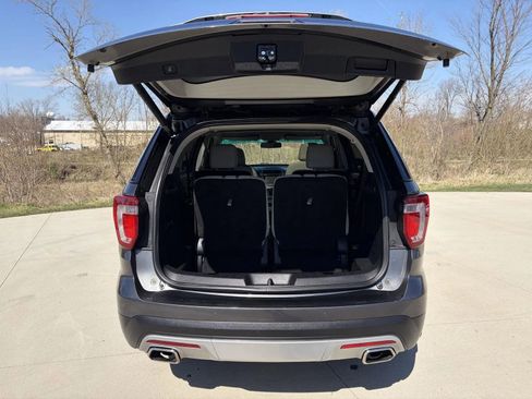 Used 2016 Ford Explorer Platinum image 27