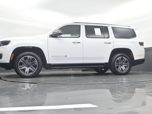 Used 2024 Jeep Wagoneer Series II w/ Flexible Seating Group RWD image 26