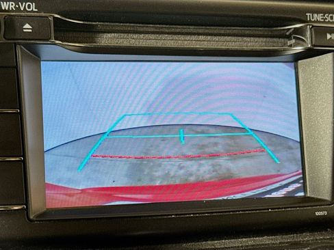 Used 2017 Toyota RAV4 LE AWD/4WD image 11
