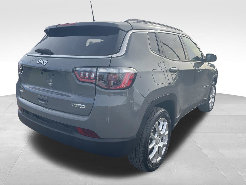 Used 2023 Jeep Compass Latitude AWD/4WD image 12