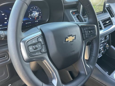 Used 2024 Chevrolet Suburban LT w/ Luxury Package AWD/4WD image 23