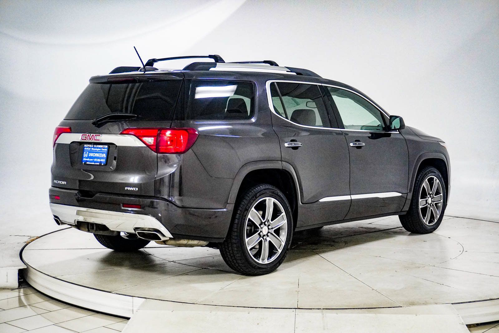 Used 2017 GMC Acadia Denali w/ Technology Package AWD/4WD image 11