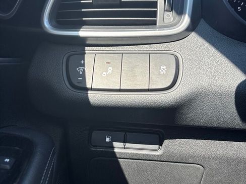 Used 2019 Kia Sorento AWD w/ LX Convenience Package image 16