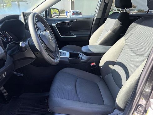 Used 2022 Toyota RAV4 LE AWD/4WD image 11