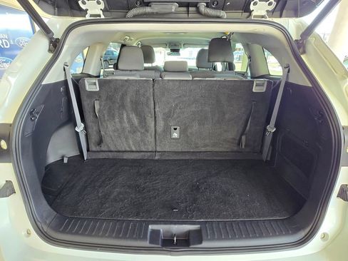 Used 2023 Toyota Highlander LE image 9