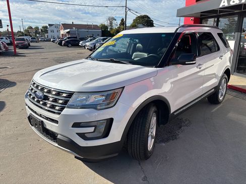 Used 2016 Ford Explorer XLT w/ Equipment Group 202A image 11