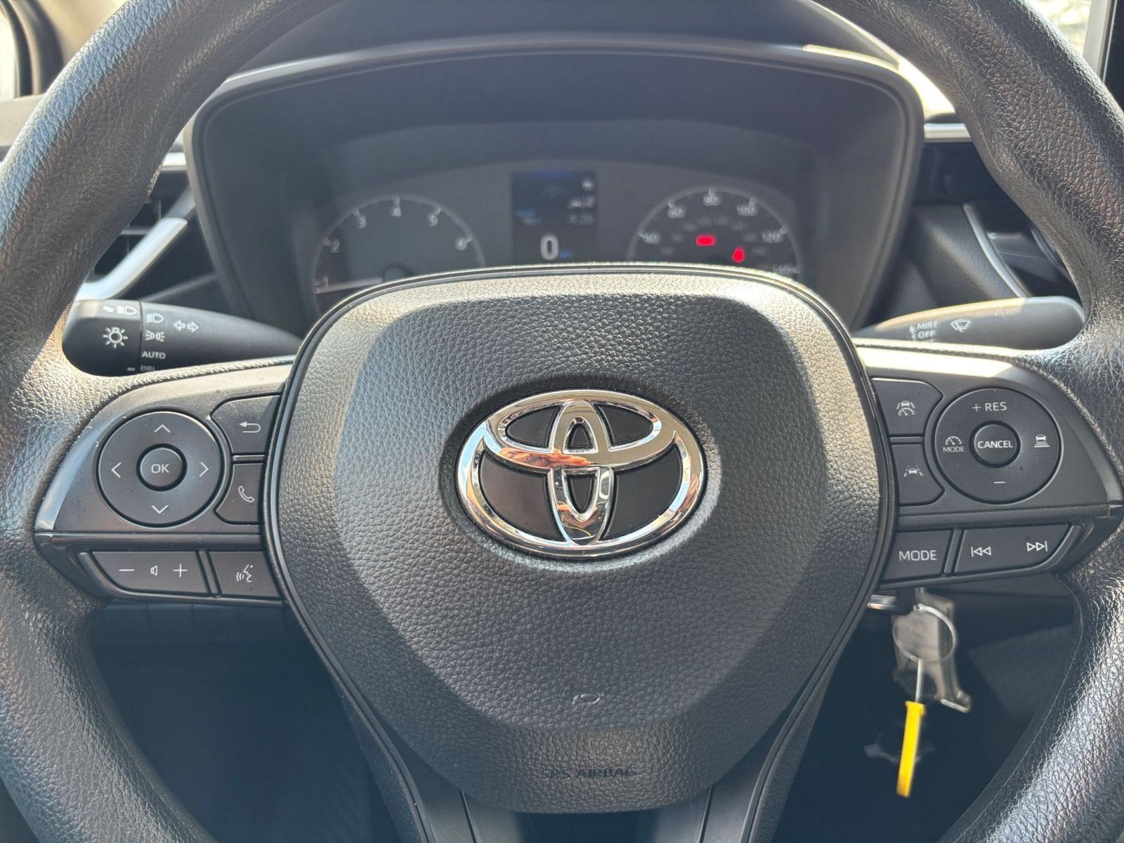 Used 2025 Toyota Corolla LE FWD image 25